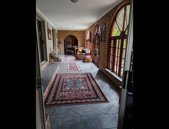 6 BEDROOM HOUSE FOR SALE IN SECUNDA